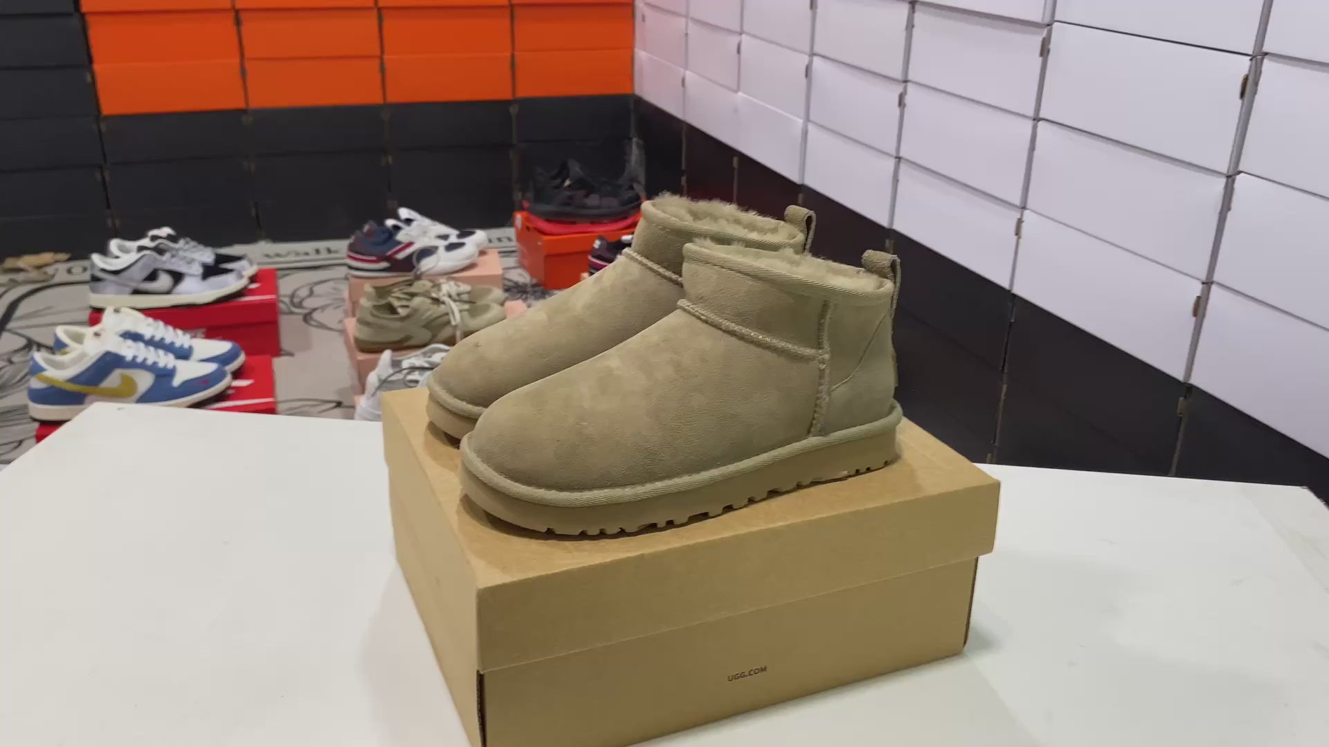Classic Ultra Mini Boot Antilope