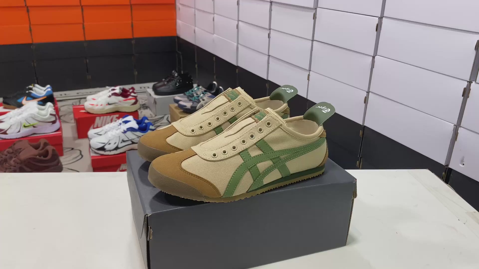 Mexico 66 Paraty "Beige/Grass Green"